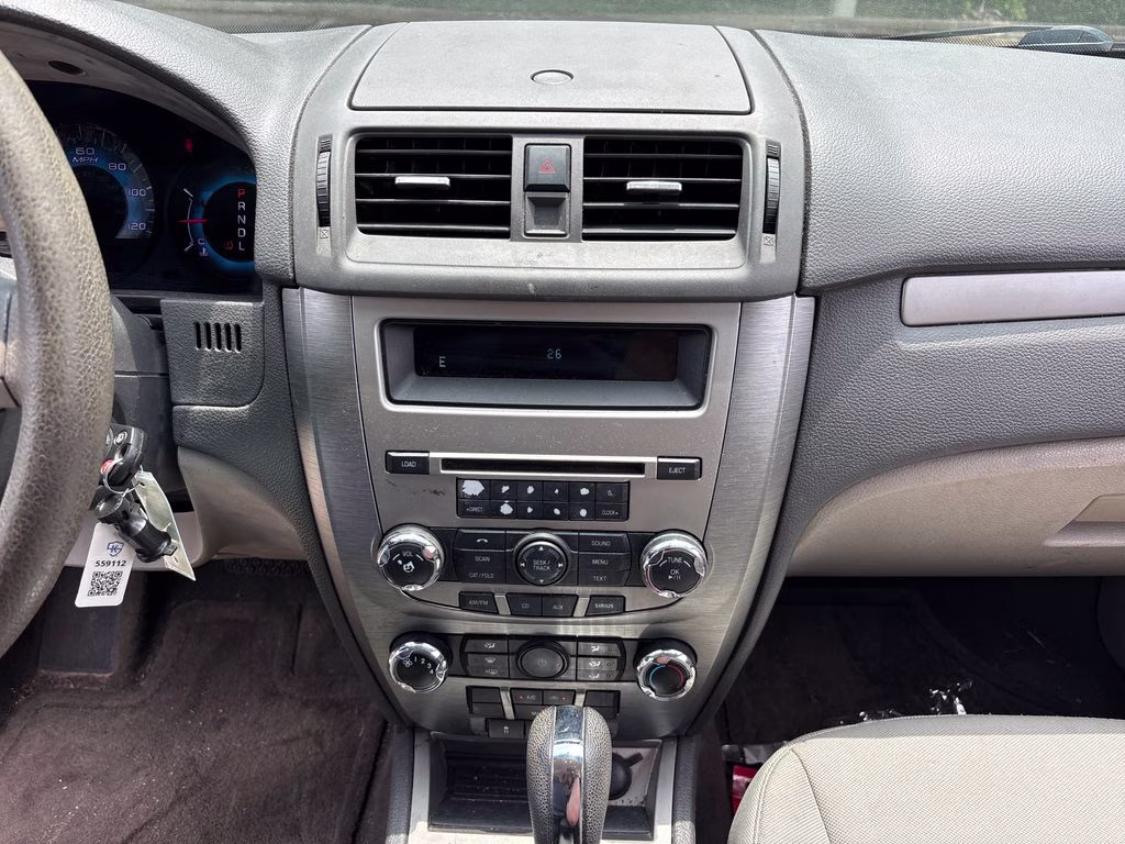 2010 White Suede Ford Fusion SE FWD Sedan