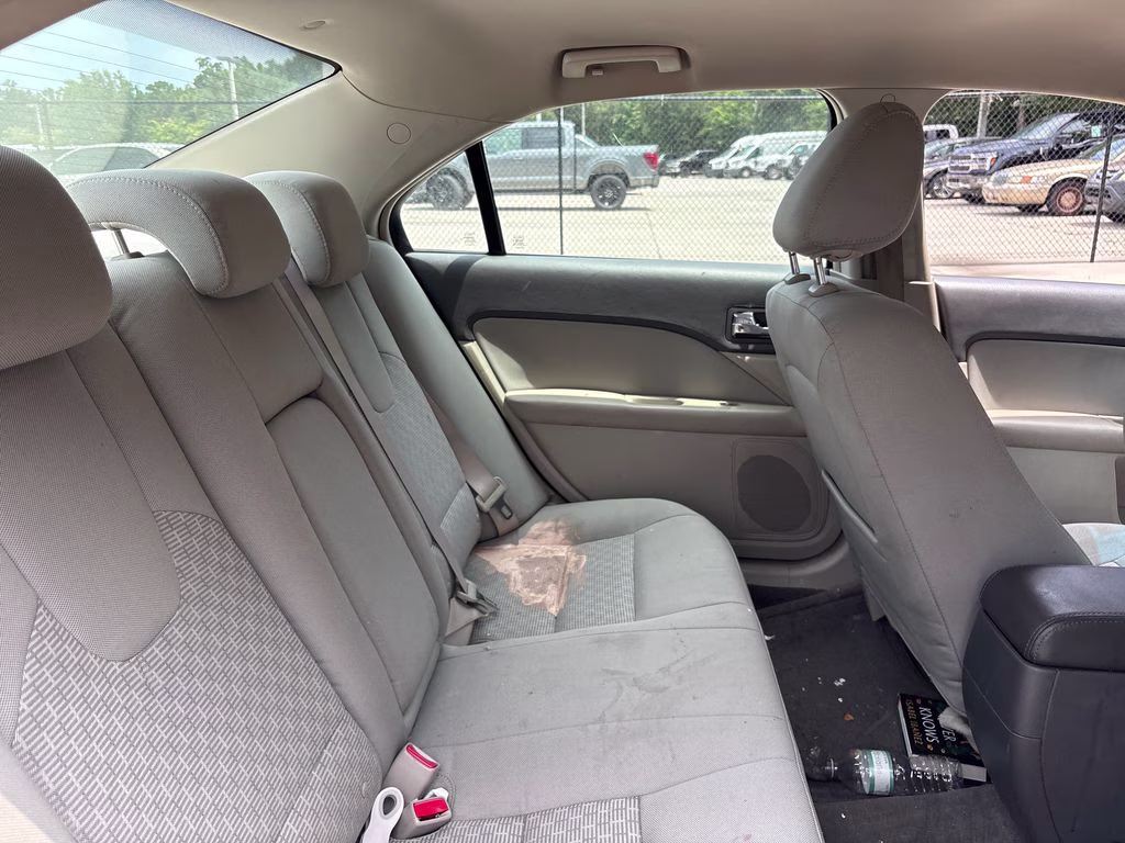2010 White Suede Ford Fusion SE FWD Sedan