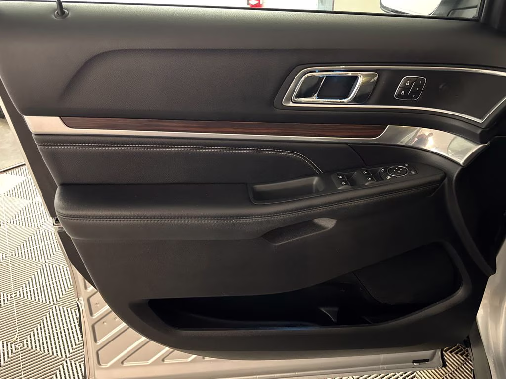2016 Ingot Silver Metallic Ford Explorer Limited FWD SUV