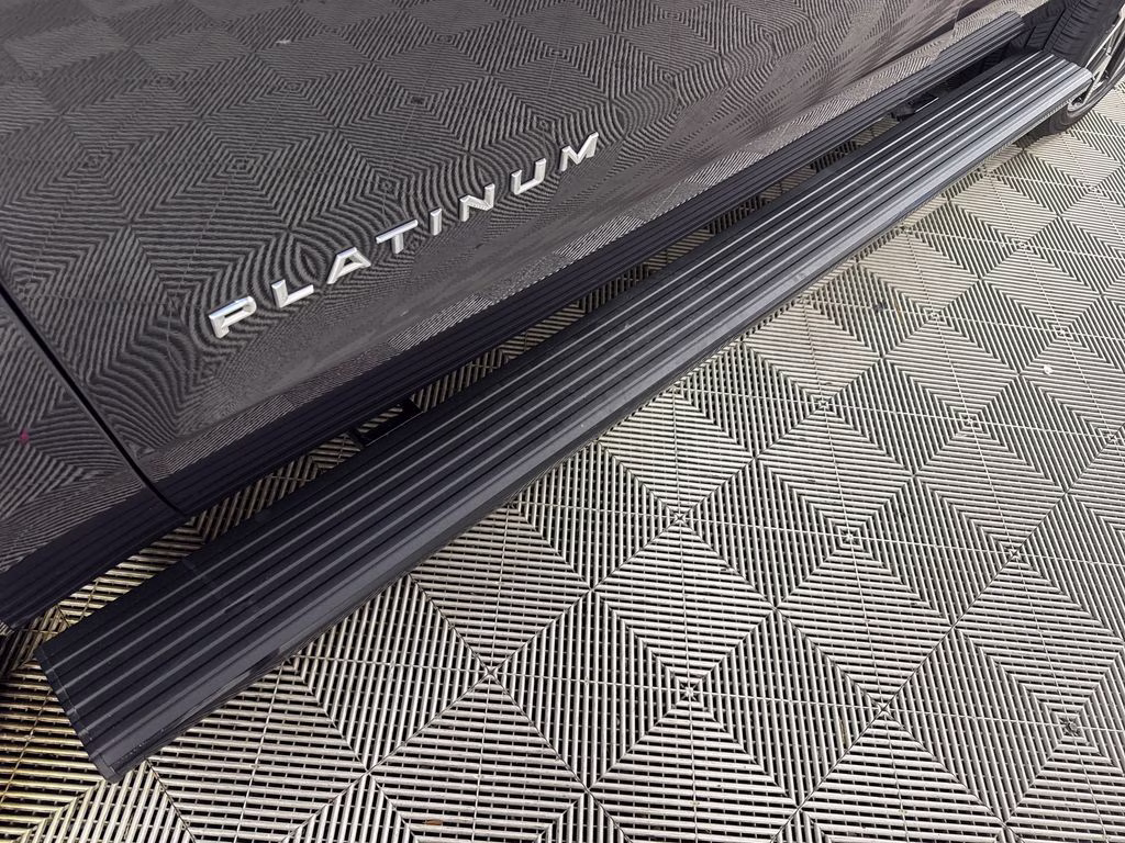 2025 Dark Matter Gray Metallic Ford Expedition Platinum 4X4 SUV