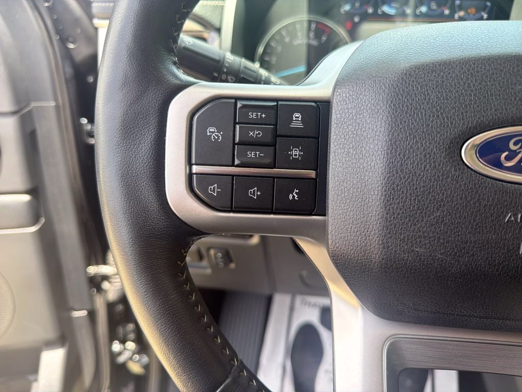 2023 Blue Metallic Ford Expedition XLT RWD SUV