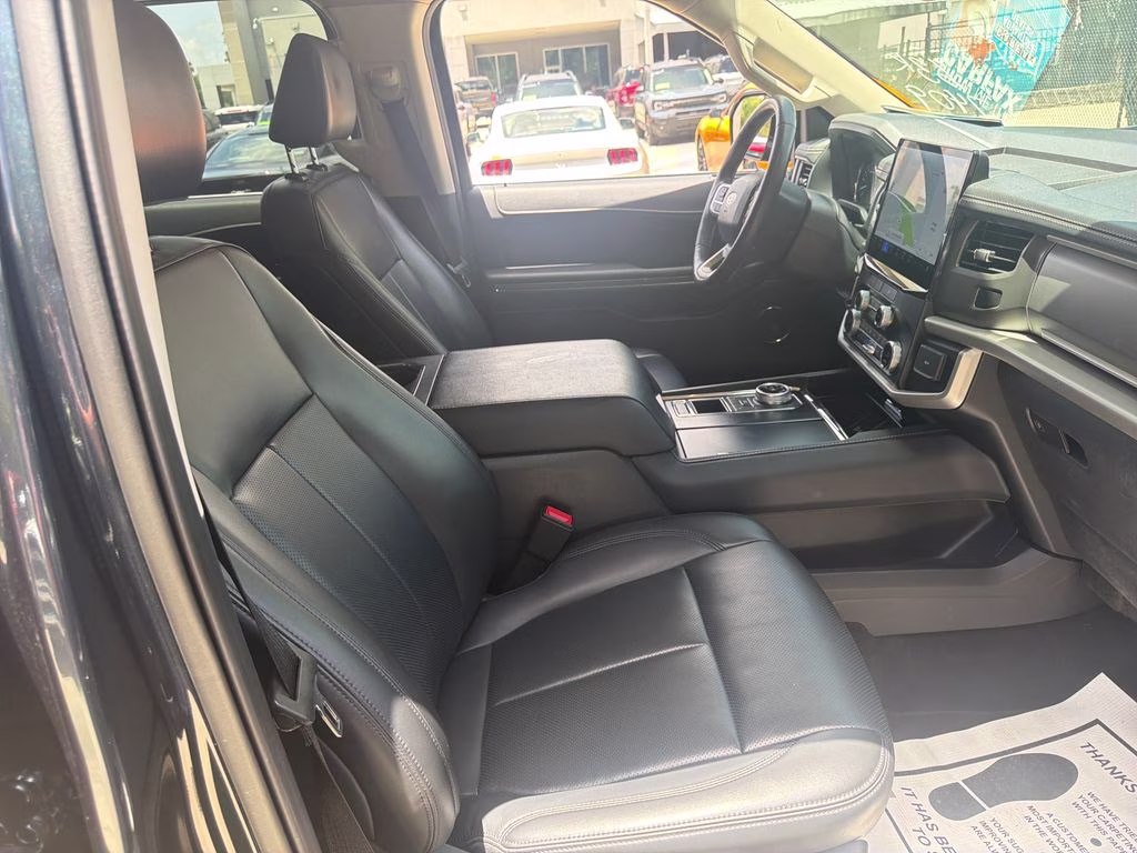 2023 Blue Metallic Ford Expedition XLT RWD SUV
