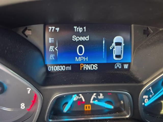 2019 Oxford White Ford Escape SE FWD SUV