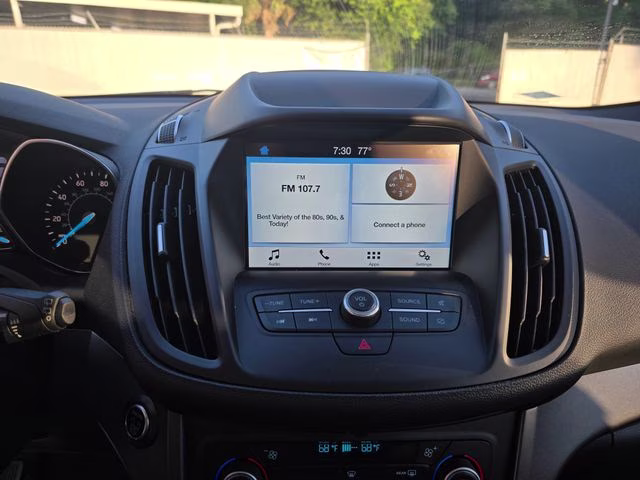 2019 Oxford White Ford Escape SE FWD SUV