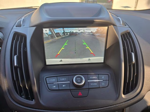 2019 Oxford White Ford Escape SE FWD SUV