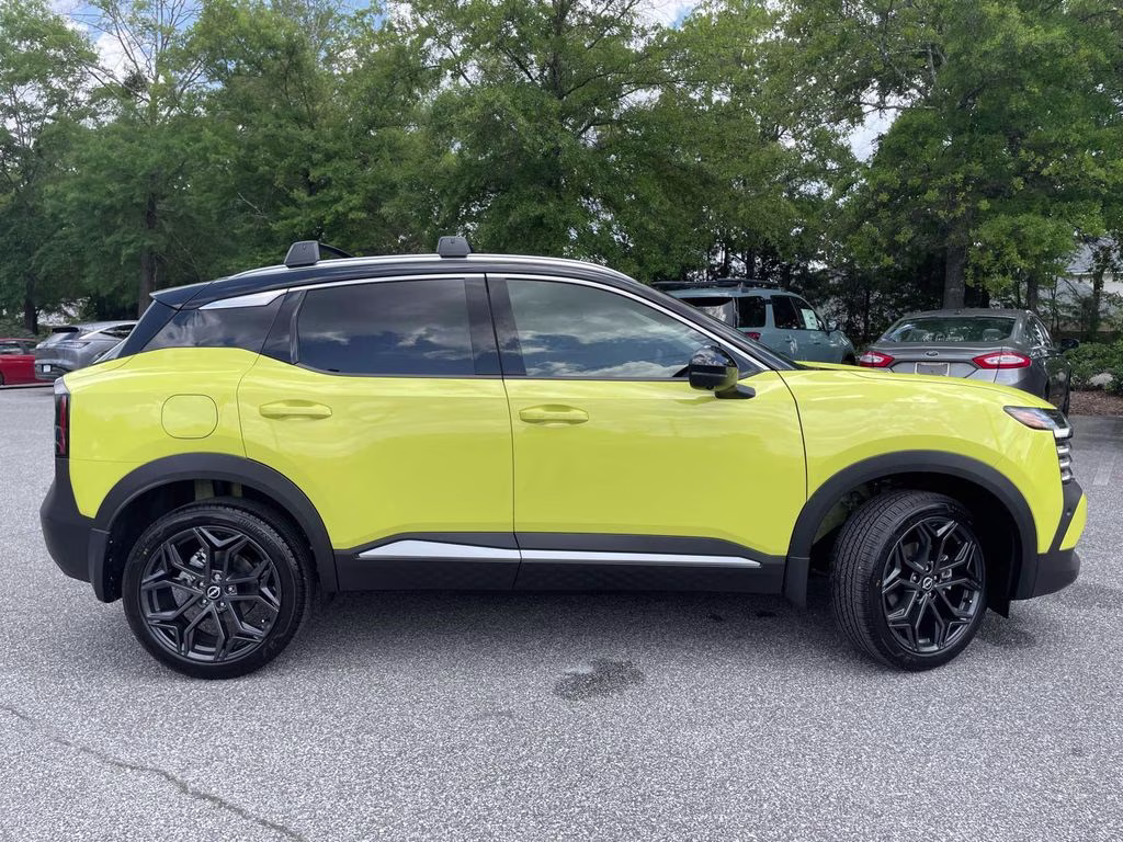 2026 Yuzu Yellow/Super Black Nissan Kicks SR FWD SUV