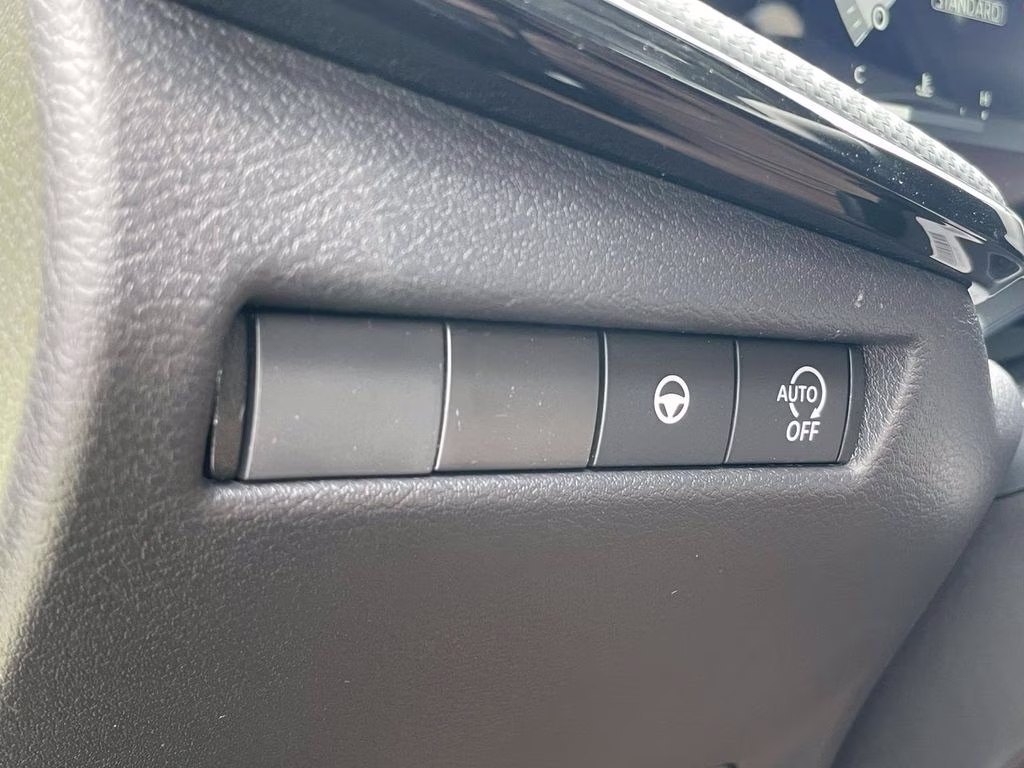 2026 Yuzu Yellow/Super Black Nissan Kicks SR FWD SUV