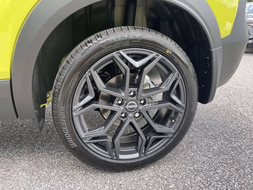2026 Yuzu Yellow/Super Black Nissan Kicks SR FWD SUV