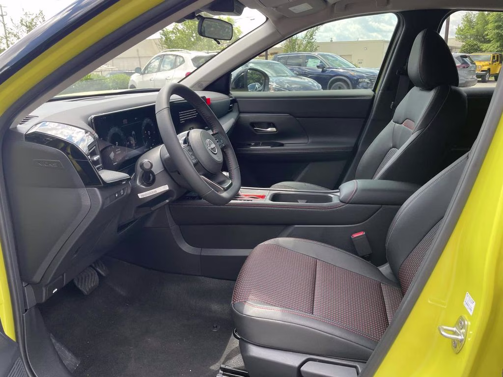 2026 Yuzu Yellow/Super Black Nissan Kicks SR FWD SUV