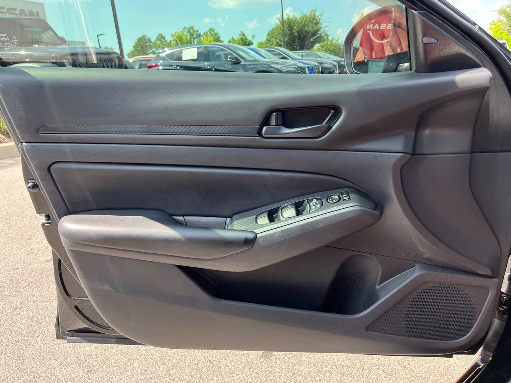 2025 Super Black Clearcoat Nissan Altima 2.5 S FWD Sedan