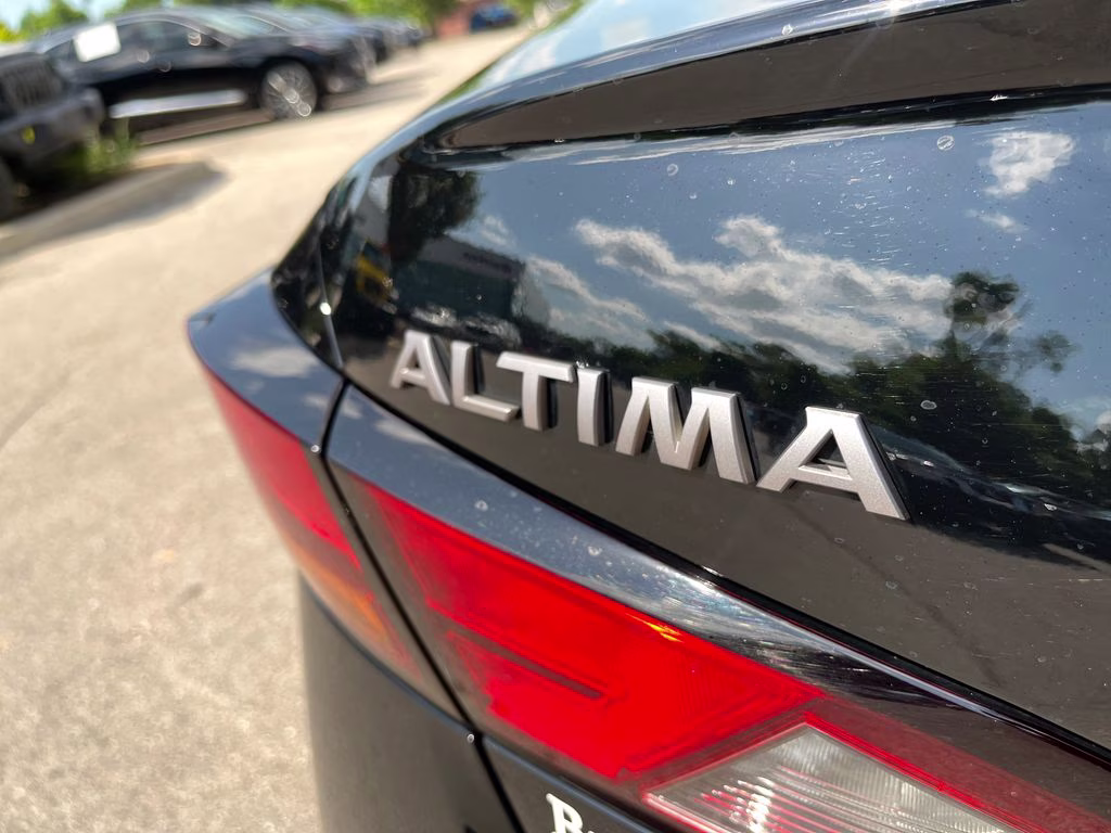 2025 Super Black Clearcoat Nissan Altima 2.5 S FWD Sedan