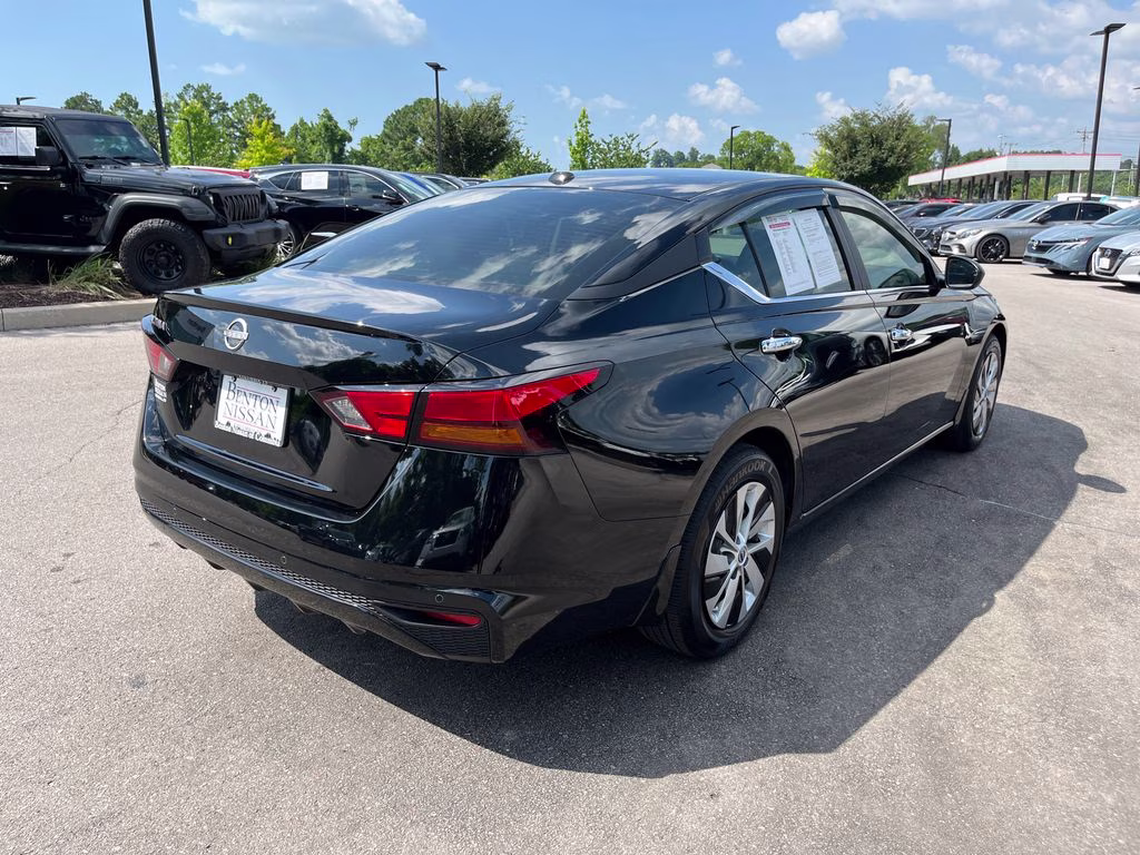2025 Super Black Clearcoat Nissan Altima 2.5 S FWD Sedan
