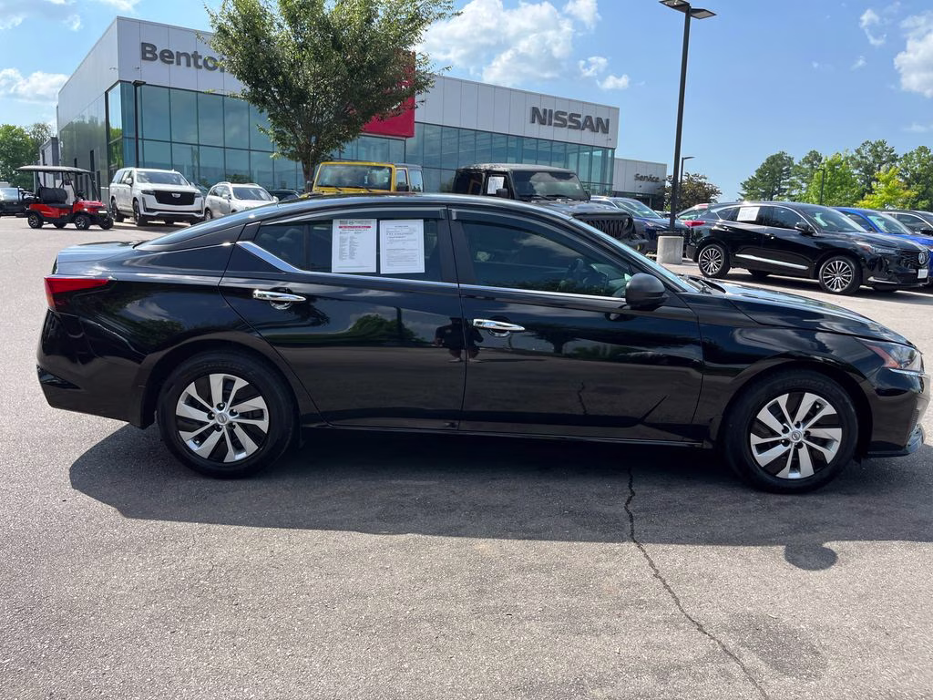 2025 Super Black Clearcoat Nissan Altima 2.5 S FWD Sedan