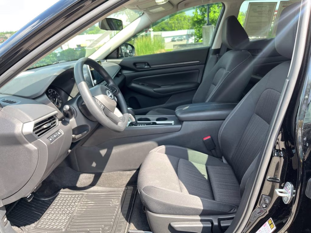 2025 Super Black Clearcoat Nissan Altima 2.5 S FWD Sedan