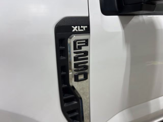 2024 Oxford White Ford Super Duty F-250 SRW XLT 4X4 Truck