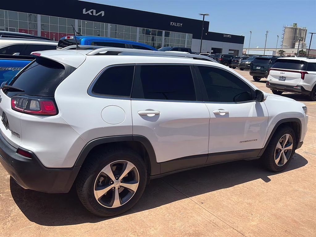 2021 Bright White Clearcoat Jeep Cherokee Limited 4X4 SUV
