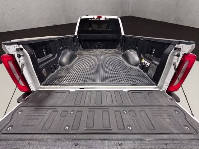 2024 Oxford White Ford Super Duty F-250 SRW XLT 4X4 Truck
