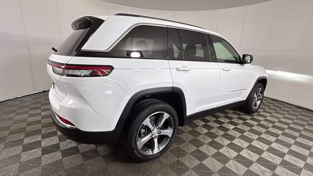 2023 Bright White Clearcoat Jeep Grand Cherokee 4xe 4X4 SUV