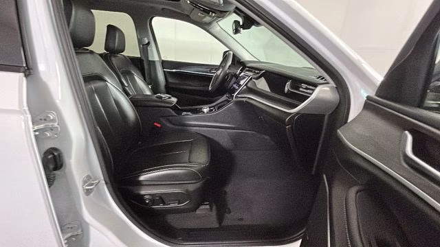 2023 Bright White Clearcoat Jeep Grand Cherokee 4xe 4X4 SUV