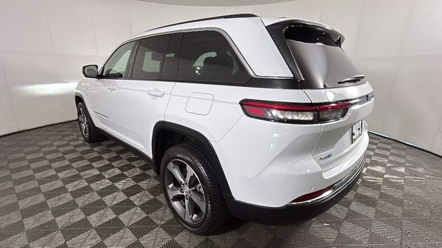 2023 Bright White Clearcoat Jeep Grand Cherokee 4xe 4X4 SUV