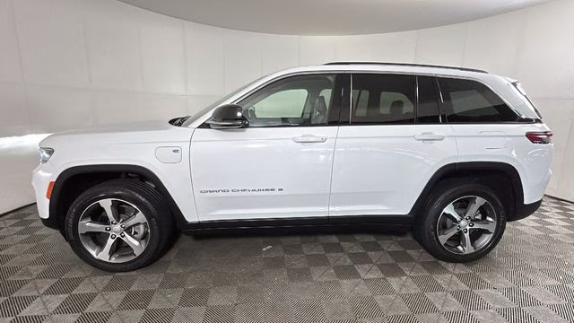 2023 Bright White Clearcoat Jeep Grand Cherokee 4xe 4X4 SUV