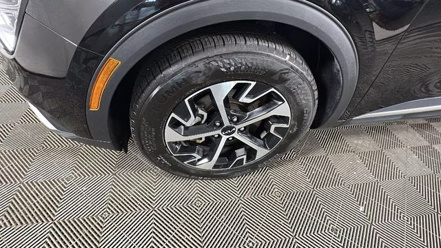 2025 Ebony Black Kia Sportage EX FWD SUV
