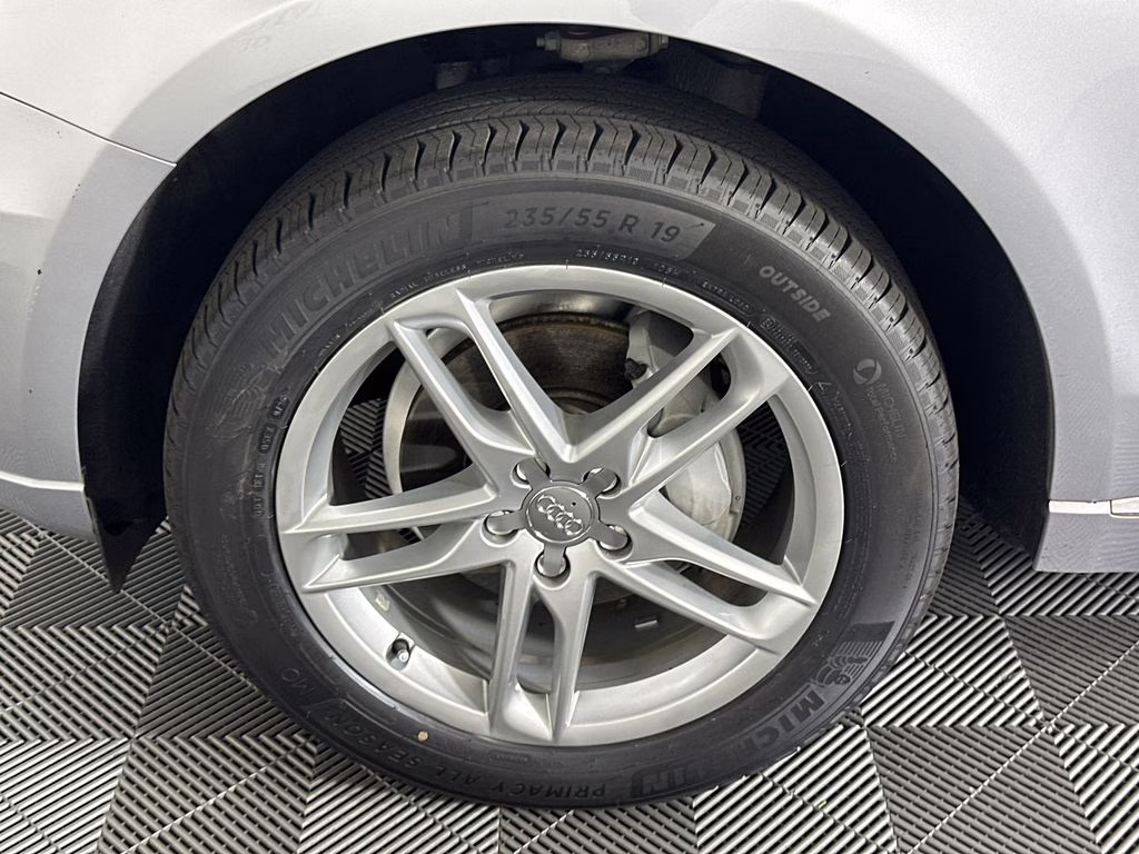 2015 Florett Silver Metallic Audi Q5 2.0T Premium Plus AWD SUV