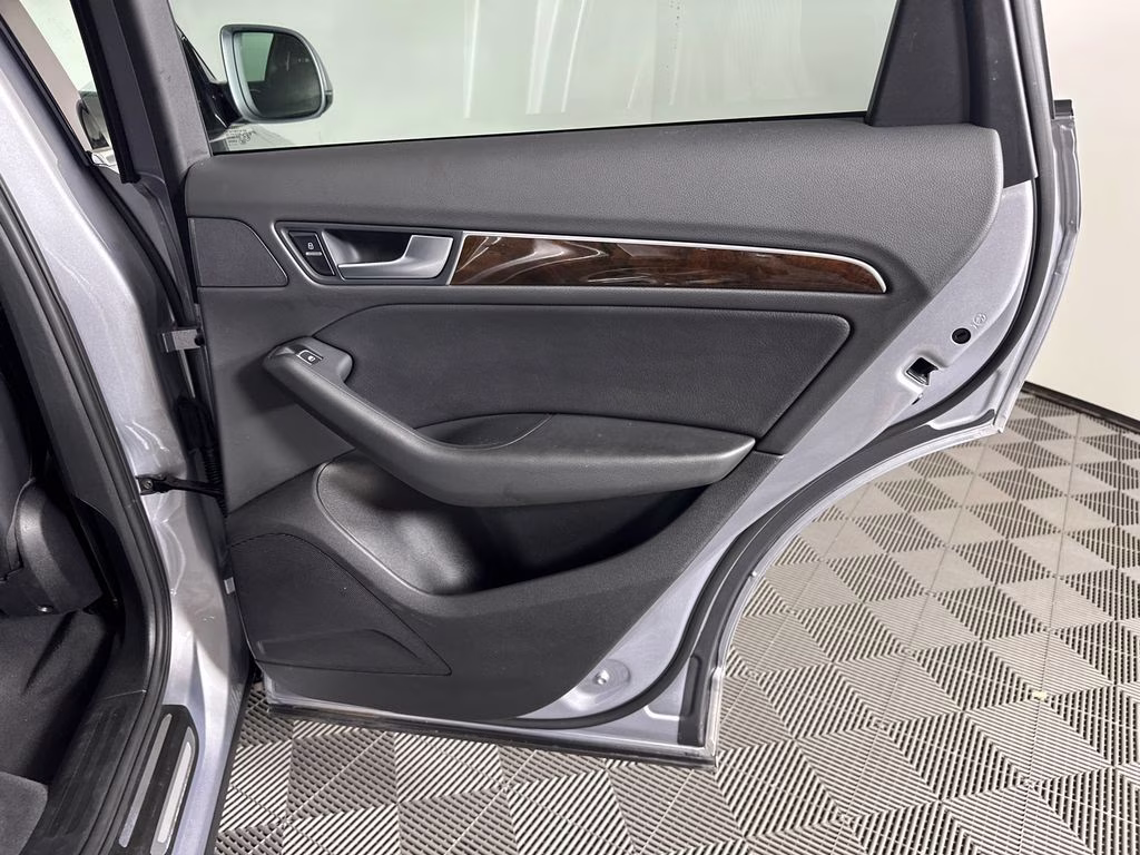 2015 Florett Silver Metallic Audi Q5 2.0T Premium Plus AWD SUV
