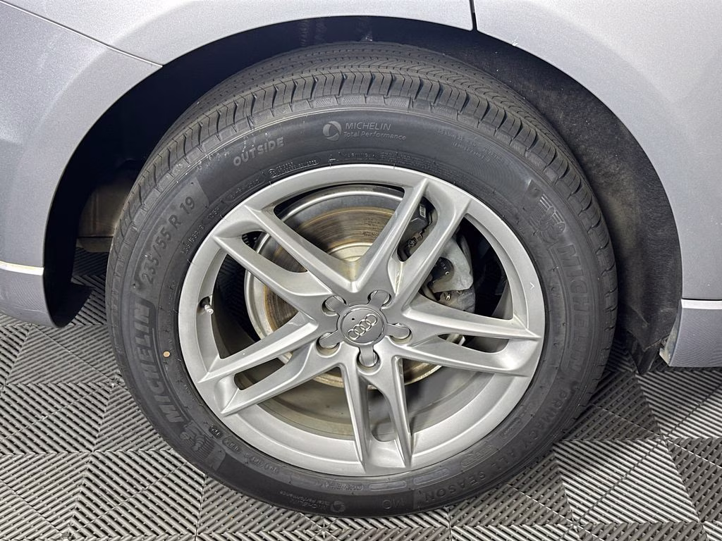 2015 Florett Silver Metallic Audi Q5 2.0T Premium Plus AWD SUV