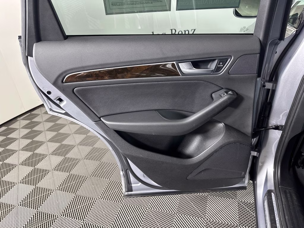 2015 Florett Silver Metallic Audi Q5 2.0T Premium Plus AWD SUV