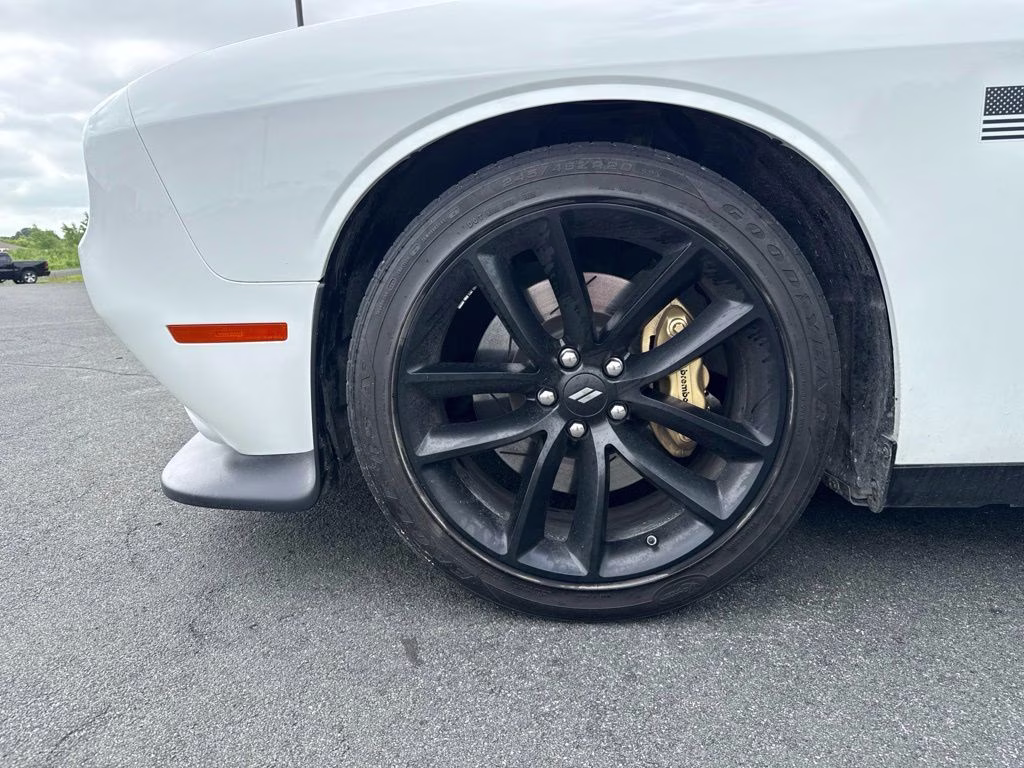 2019 White Knuckle Clearcoat Dodge Challenger R/T Scat Pack RWD Coupe