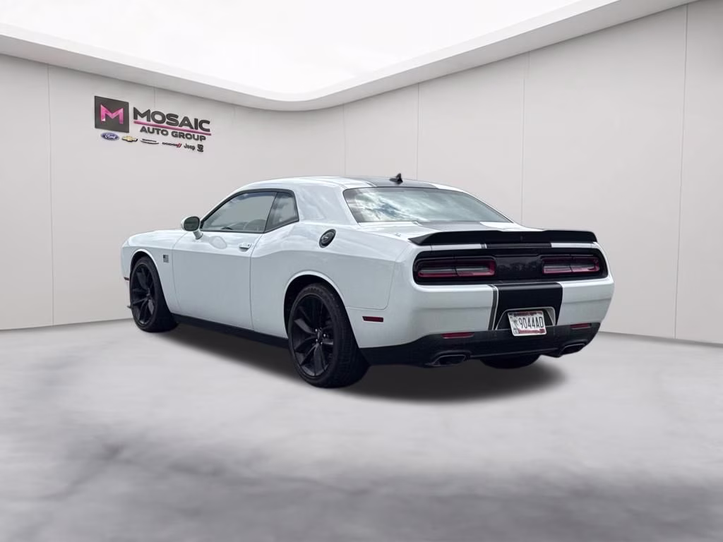 2019 White Knuckle Clearcoat Dodge Challenger R/T Scat Pack RWD Coupe
