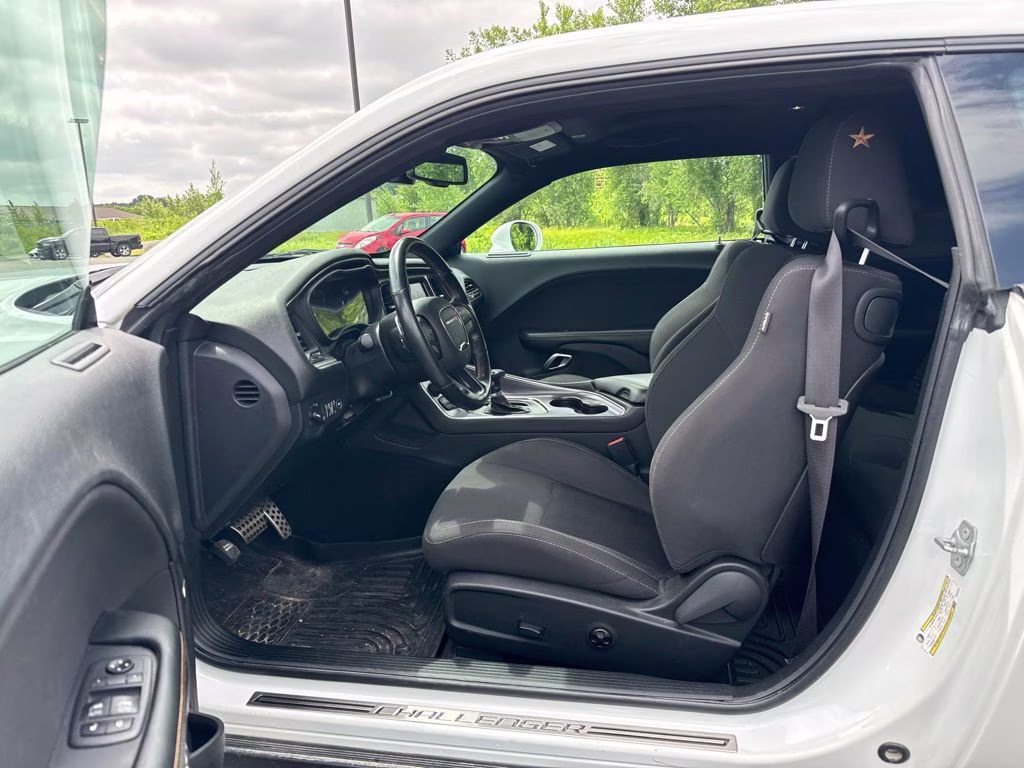 2019 White Knuckle Clearcoat Dodge Challenger R/T Scat Pack RWD Coupe