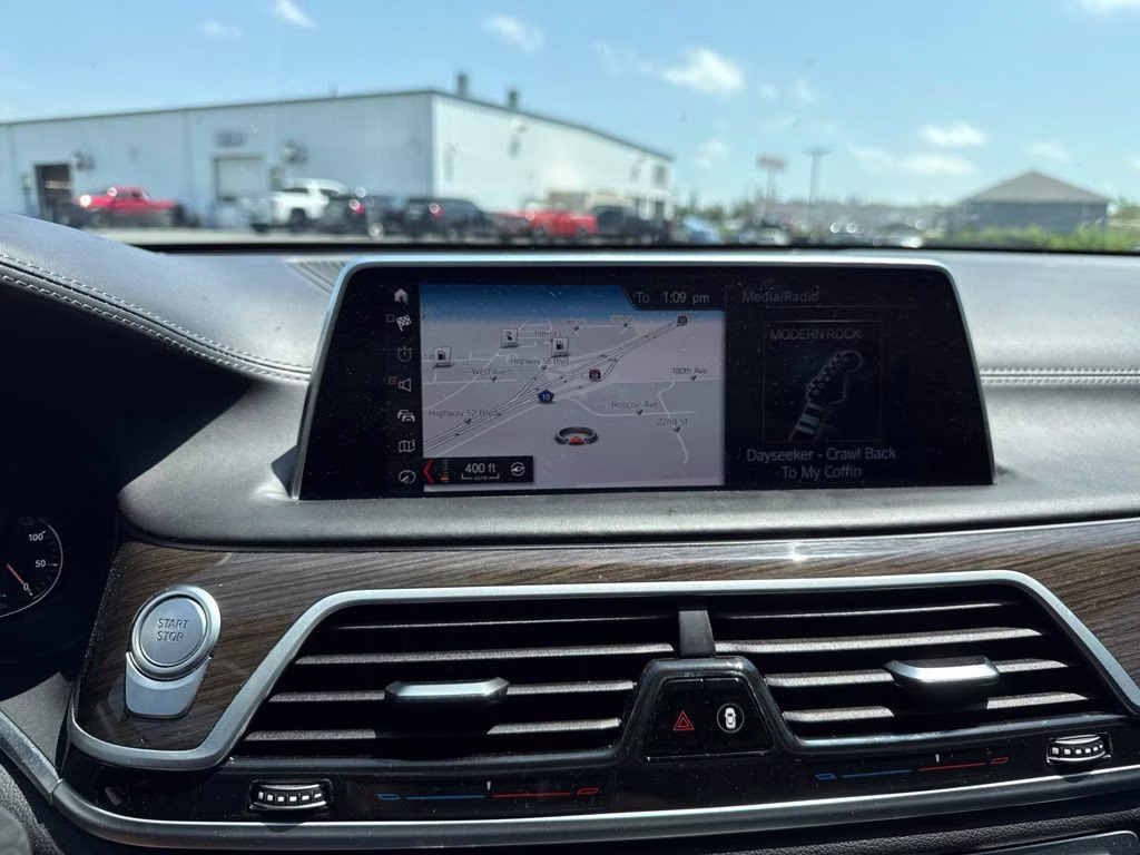 2019 Glacier Silver Metallic BMW 7 Series 740e xDrive iPerformance AWD Sedan
