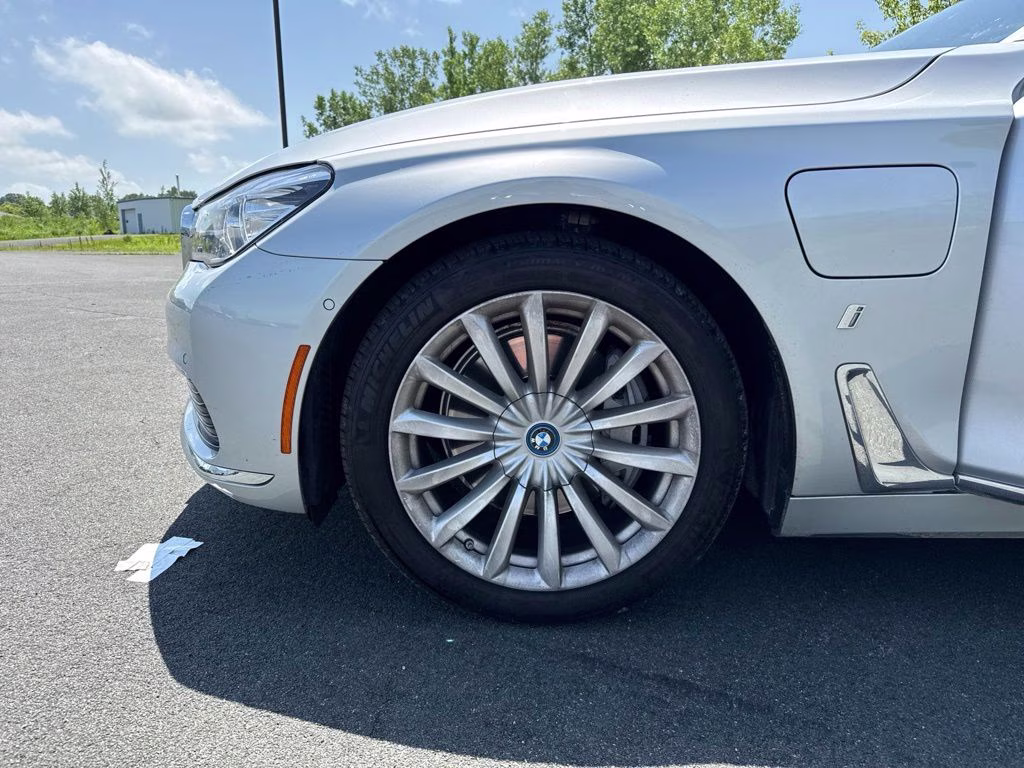 2019 Glacier Silver Metallic BMW 7 Series 740e xDrive iPerformance AWD Sedan