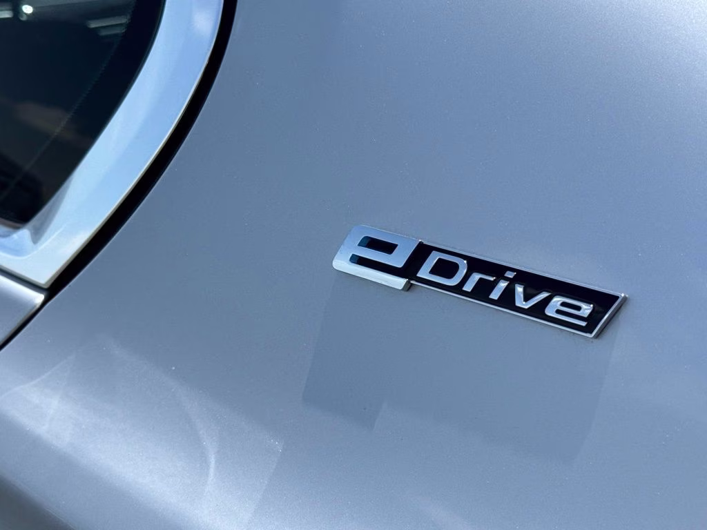 2019 Glacier Silver Metallic BMW 7 Series 740e xDrive iPerformance AWD Sedan