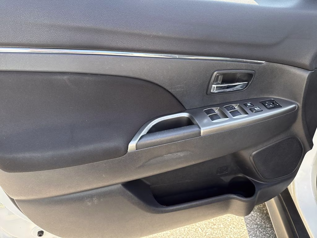 2019 White Mitsubishi Outlander Sport 2.0 ES FWD SUV