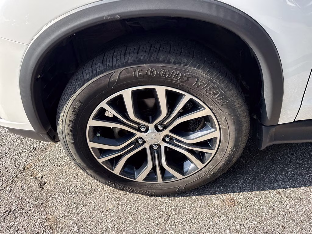 2019 White Mitsubishi Outlander Sport 2.0 ES FWD SUV