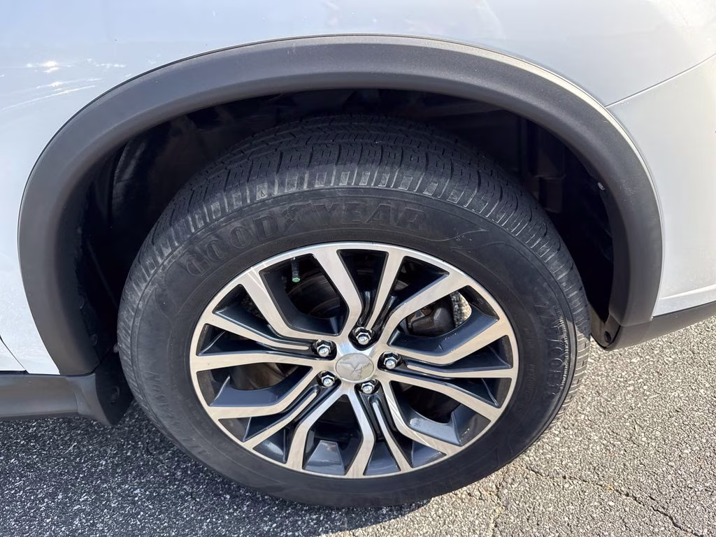 2019 White Mitsubishi Outlander Sport 2.0 ES FWD SUV