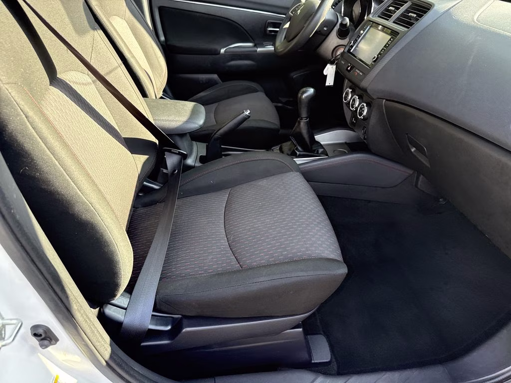 2019 White Mitsubishi Outlander Sport 2.0 ES FWD SUV