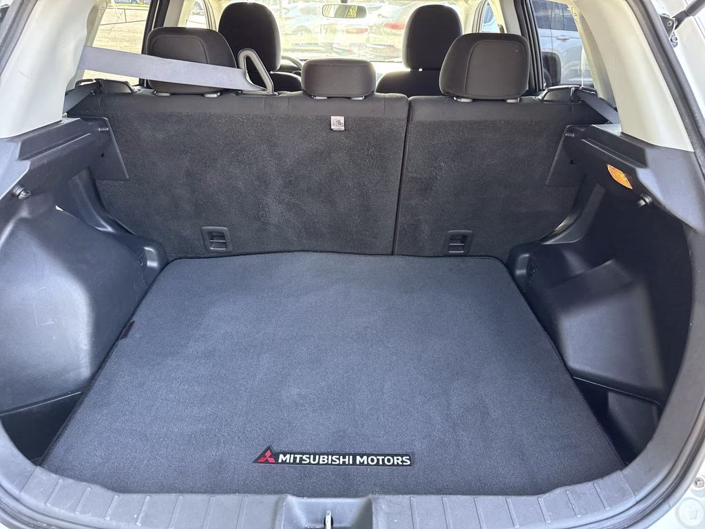 2019 White Mitsubishi Outlander Sport 2.0 ES FWD SUV