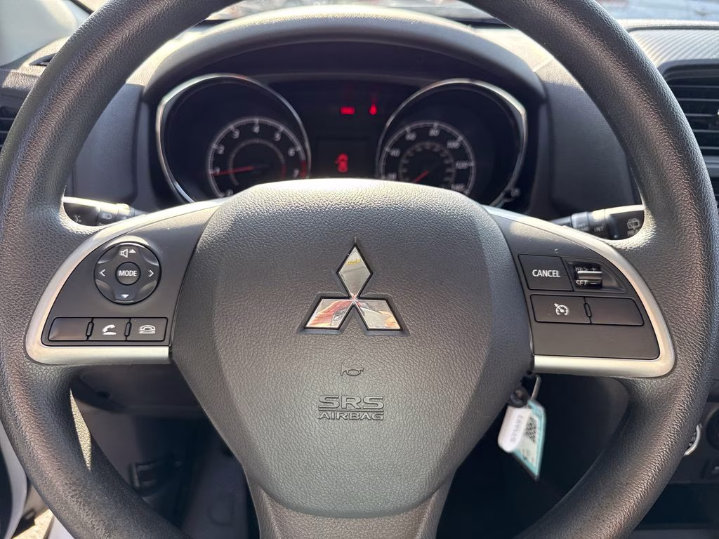 2019 White Mitsubishi Outlander Sport 2.0 ES FWD SUV