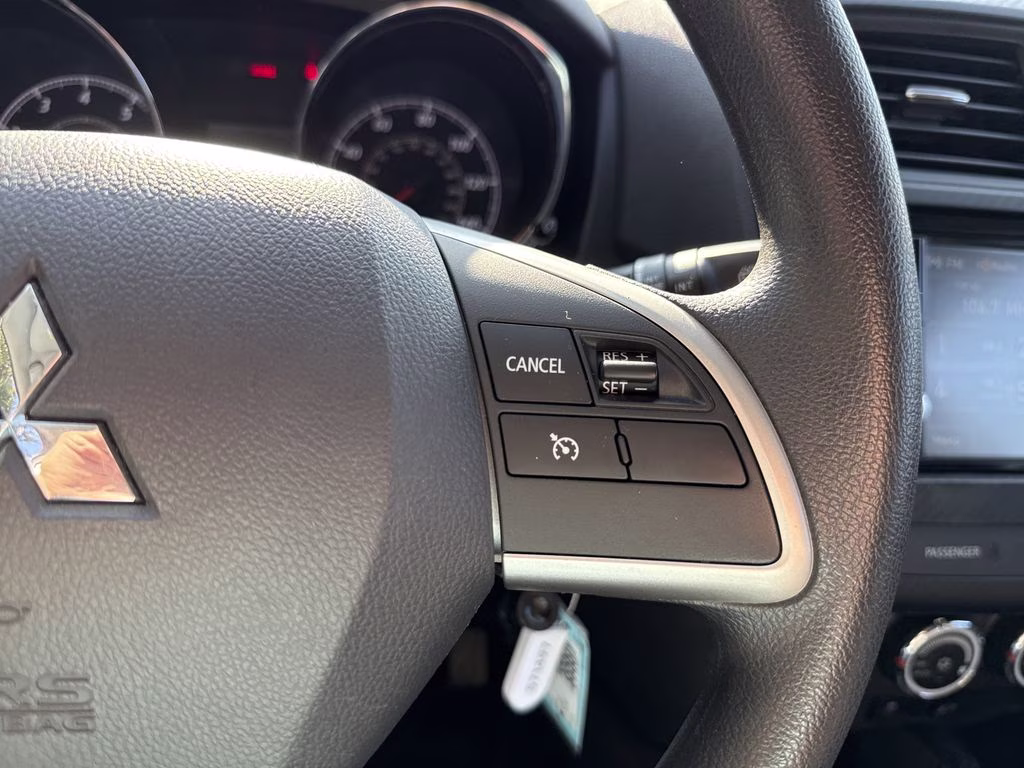 2019 White Mitsubishi Outlander Sport 2.0 ES FWD SUV