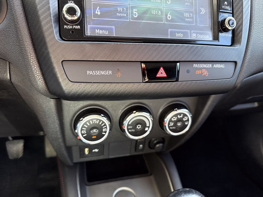 2019 White Mitsubishi Outlander Sport 2.0 ES FWD SUV