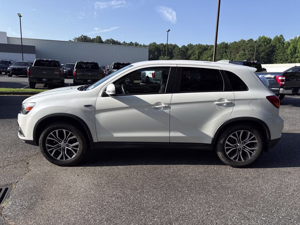 2019 White Mitsubishi Outlander Sport 2.0 ES FWD SUV
