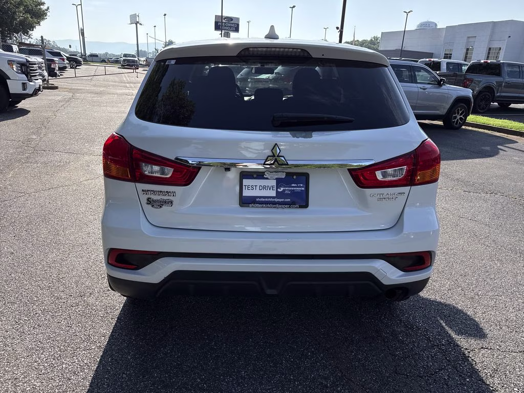 2019 White Mitsubishi Outlander Sport 2.0 ES FWD SUV