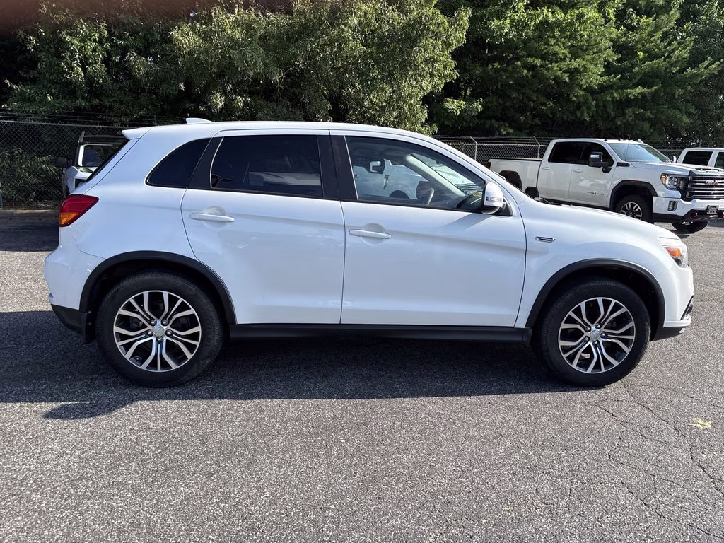 2019 White Mitsubishi Outlander Sport 2.0 ES FWD SUV