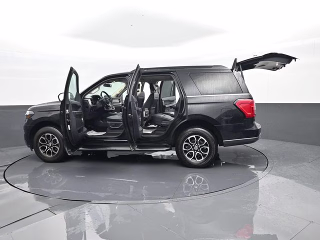 2023 Black Ford Expedition XLT 4X4 SUV