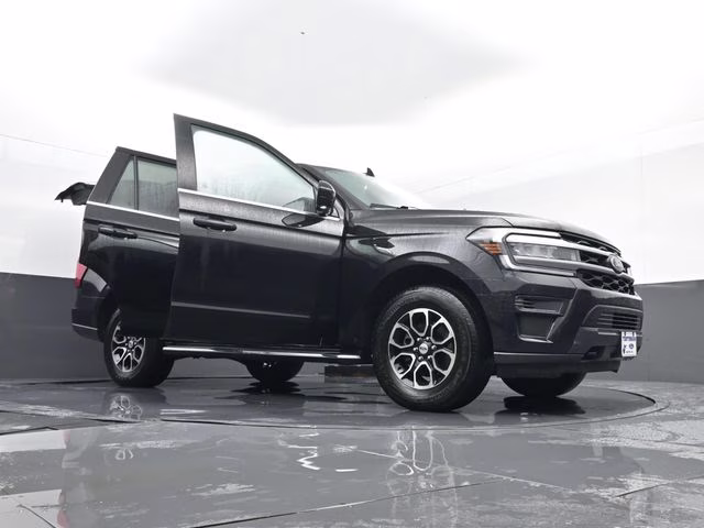 2023 Black Ford Expedition XLT 4X4 SUV