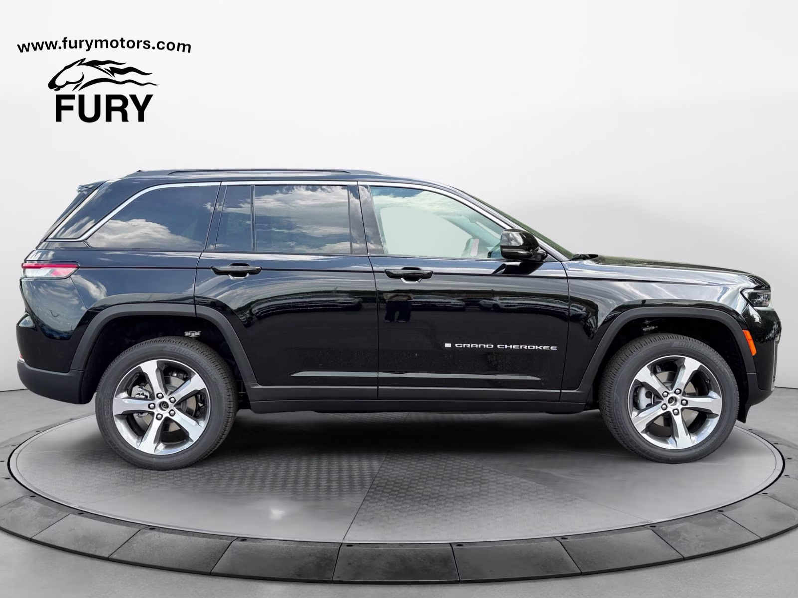 2026 Diamond Black Crystal Pearlcoat Jeep Grand Cherokee Limited 4X4 SUV